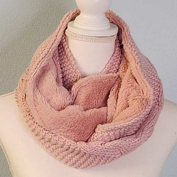 Cozy comfy Pink Knit Infinity soft multi functional Scarf - Picture 1 of 7